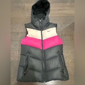 Women’s Nike Vest With Hood and pockets Size Small